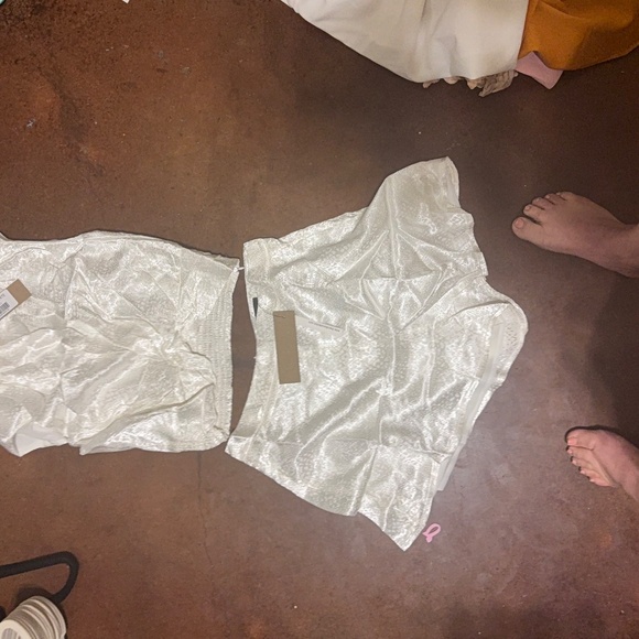 White 2-piece set top and shorts - Picture 2 of 6